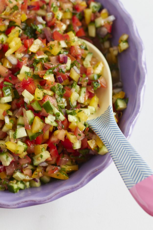 Für Farbe auf dem Teller: Israelischer Salat | tastesheriff