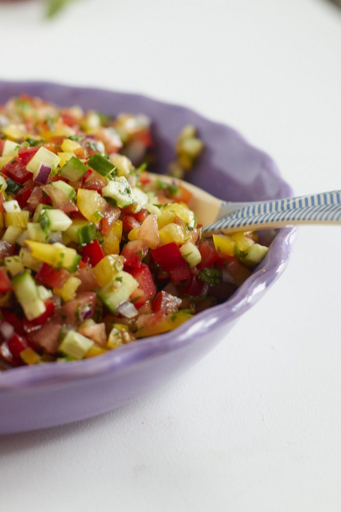 Für Farbe auf dem Teller: Israelischer Salat | tastesheriff