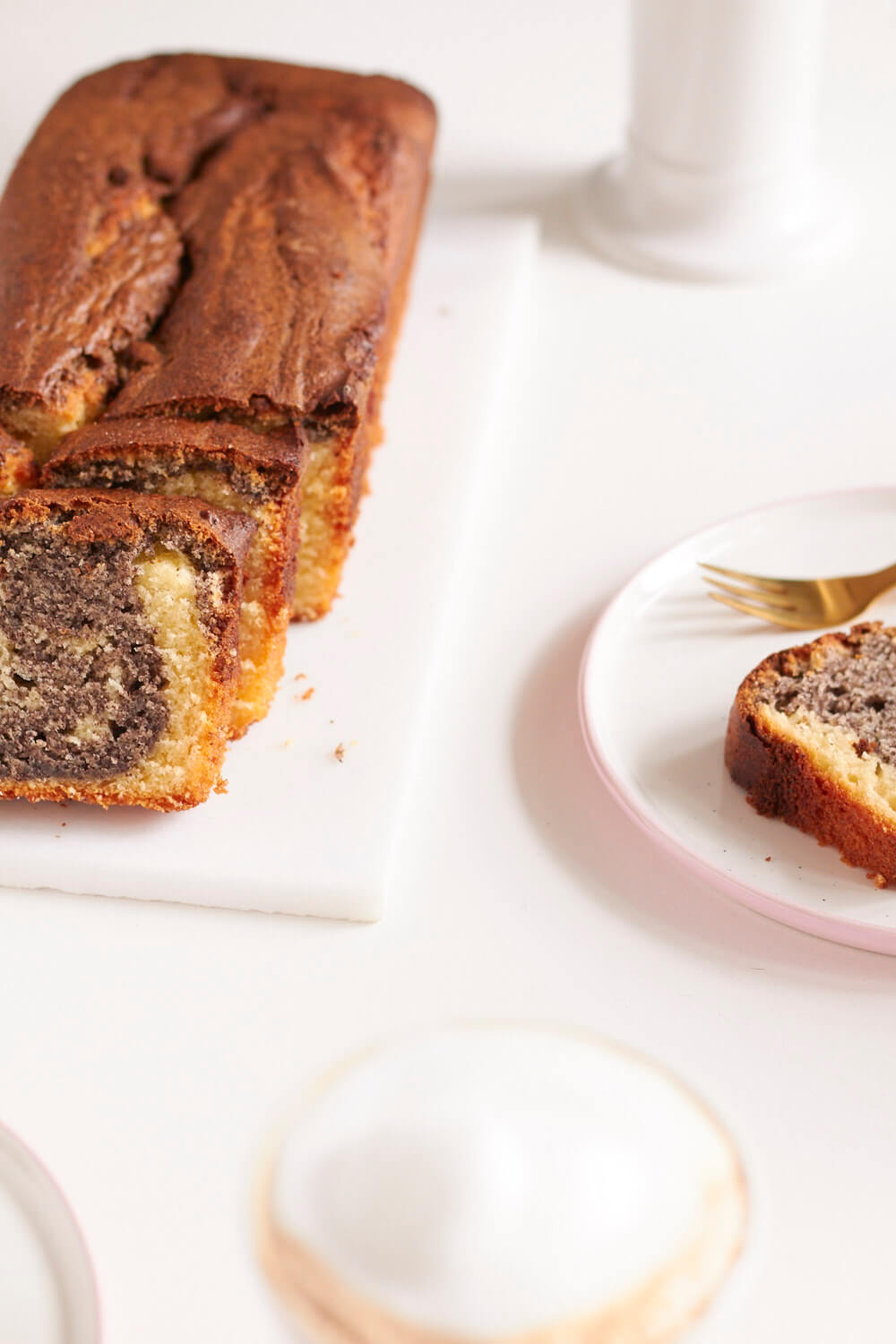 Ein Schneller Mohn-Joghurt-Kuchen. Das perfekte Rezept für wenn sich überraschend Gäste zum Kaffee Trinken einladen.