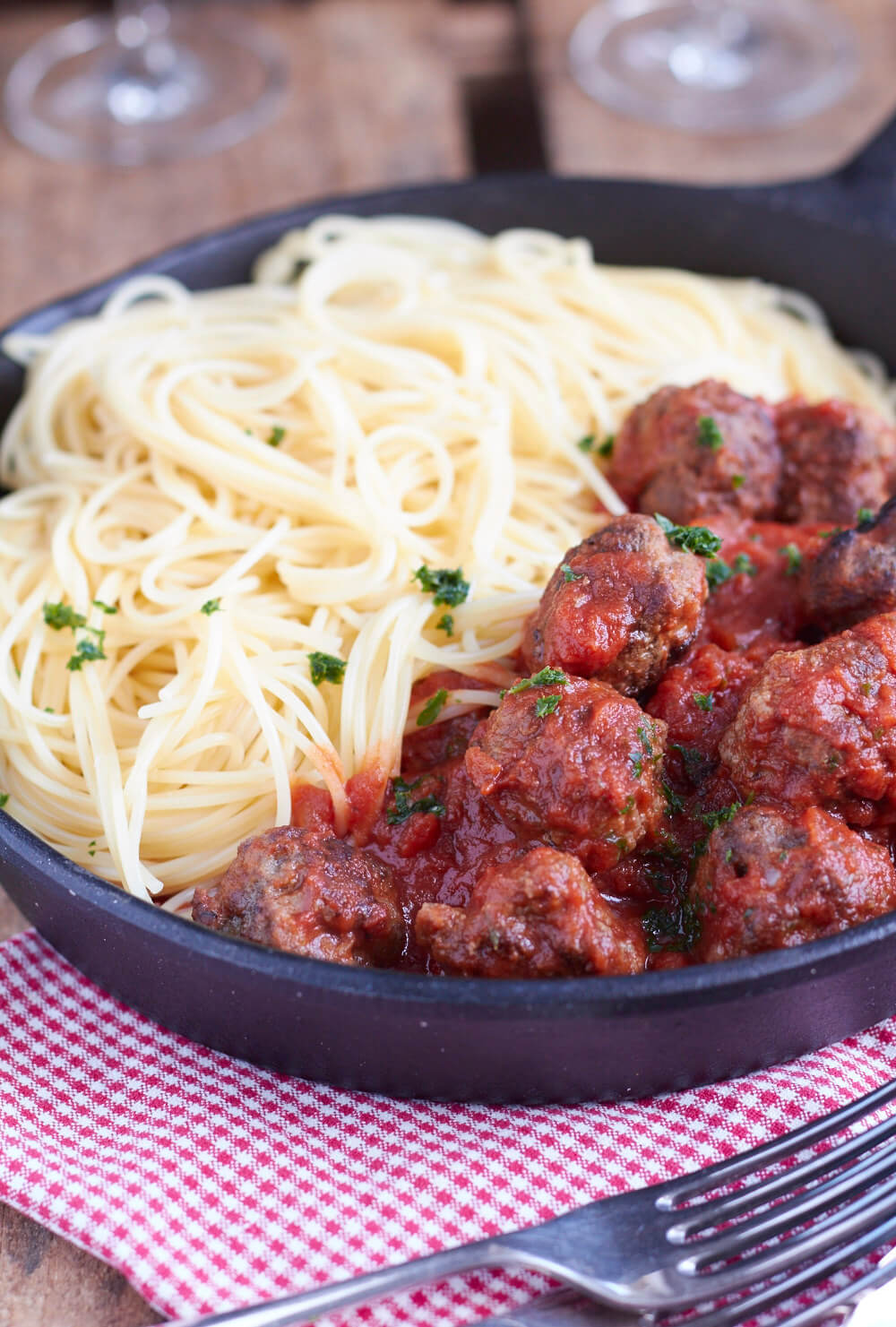 Alle lieben Pasta! In diesem Monat mit Hack und bei Tastesheriff gibt es Spaghetti mit Hackbällchen in Tomatensoße.