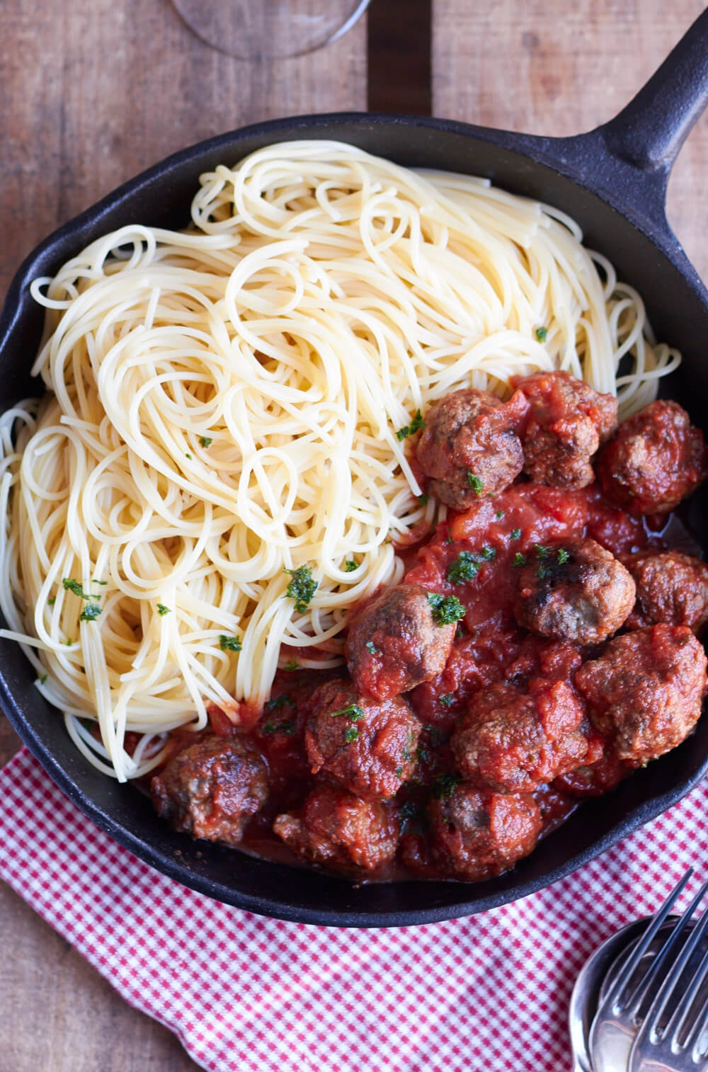 Alle lieben Pasta! In diesem Monat mit Hack und bei Tastesheriff gibt es Spaghetti mit Hackbällchen in Tomatensoße.