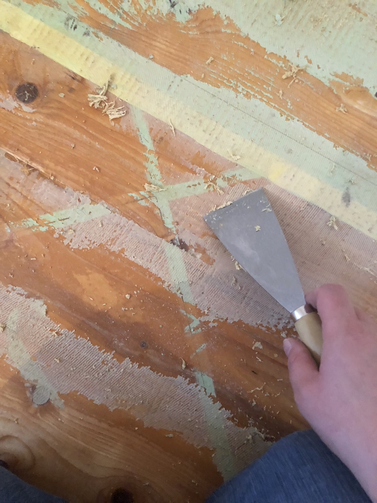 Der Umbau unserer Ferienwohnung in Nordfriesland schreitet voran! Ein Update ist l&auml;ngst &uuml;berf&auml;llig und au&szlig;erdem muss ich scheinbar dringend die ein oder andere Frage zu unserem Boden beantworten.