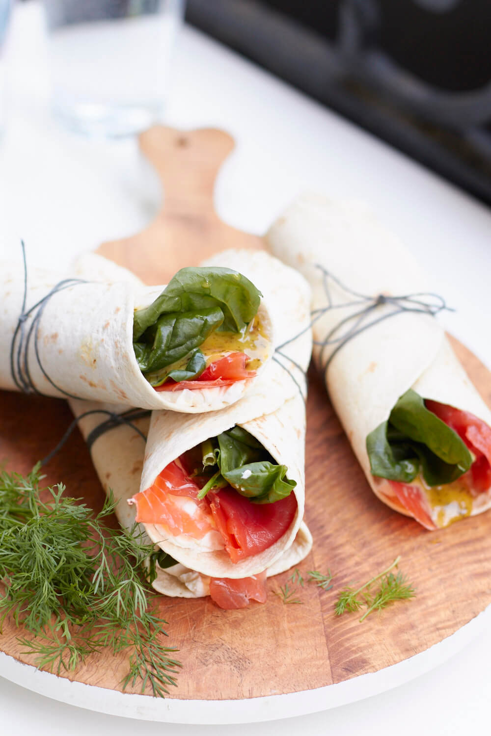 Der perfekte Sommersnack - Frische Tortilla Wraps mit Lachs und Frischkäse