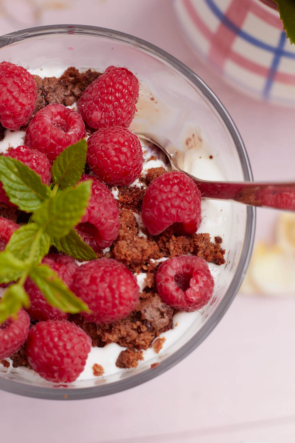 Eine tolle Quark-Speise im Glas mit Kuchenresten