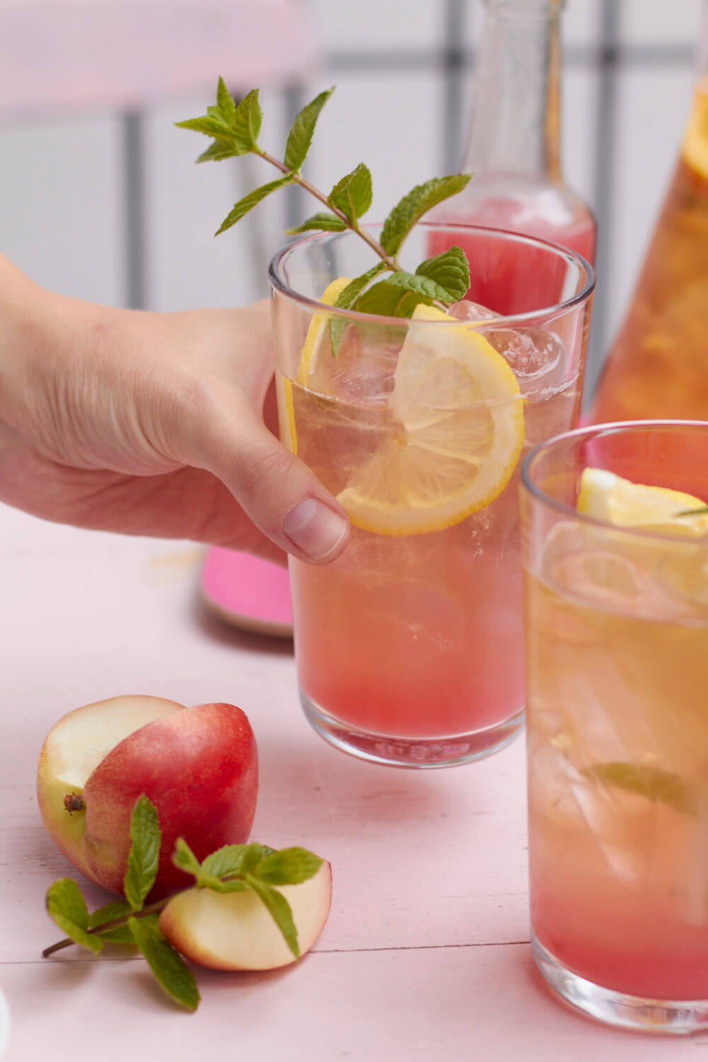 Erfrischend! Einfaches Rezept f&uuml;r einen sommerlich fruchtigen Eistee.
F&uuml;r alle Pfirsich Lover habe ich ein erfrischendes Eistee Rezept!  Perfekt f&uuml;r Sommertage und fix gemacht! Damit l&auml;sst sich wunderbar ansto&szlig;en zu jedem Anlass!