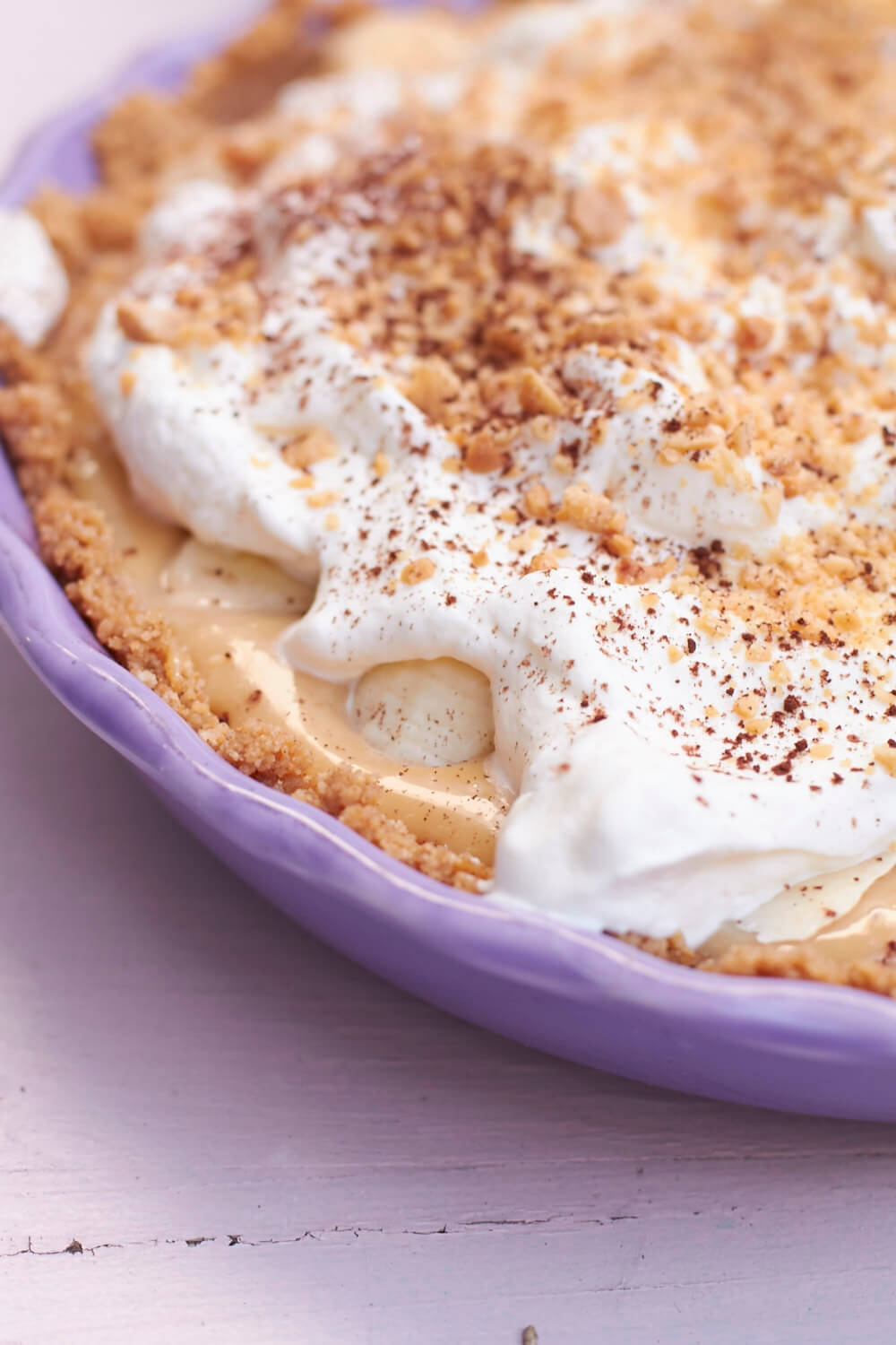 Banoffee Pie - Die perfekte Mischung - ein Bananen-Pie mit dulche de leche und salzigen Erdn&uuml;ssen