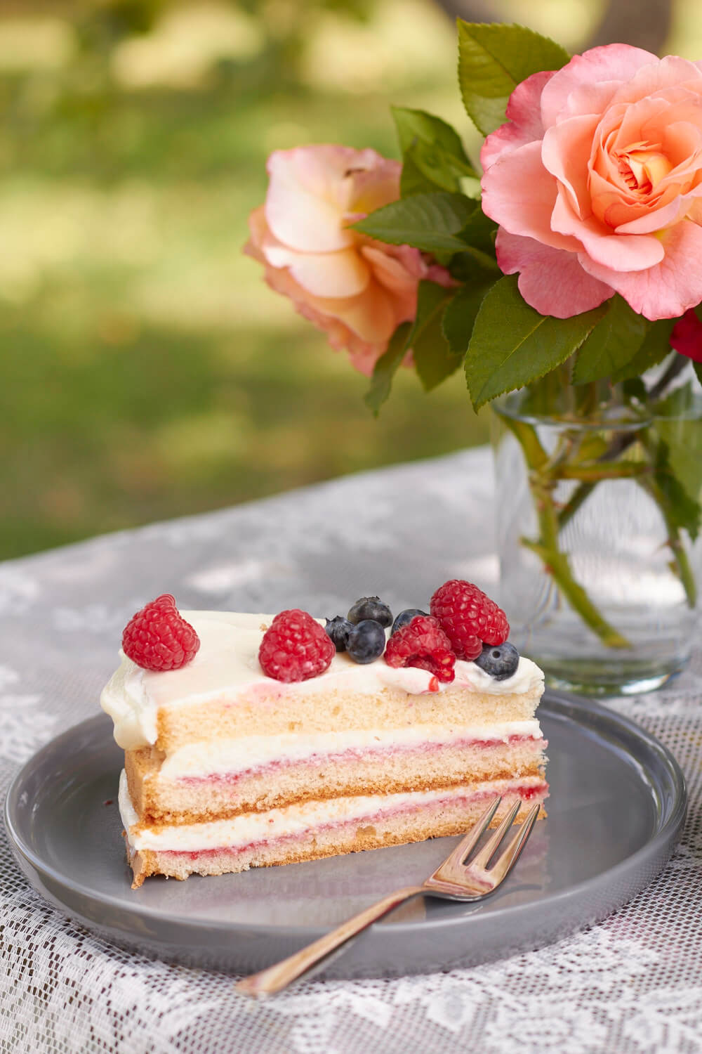 Es ist Beerenzeit! Frisch gebacken, ein s&uuml;&szlig;e Leckerei f&uuml;r euch. Das tolles Rezept f&uuml;r die Beerentorte findet ihr auf dem Blog.
