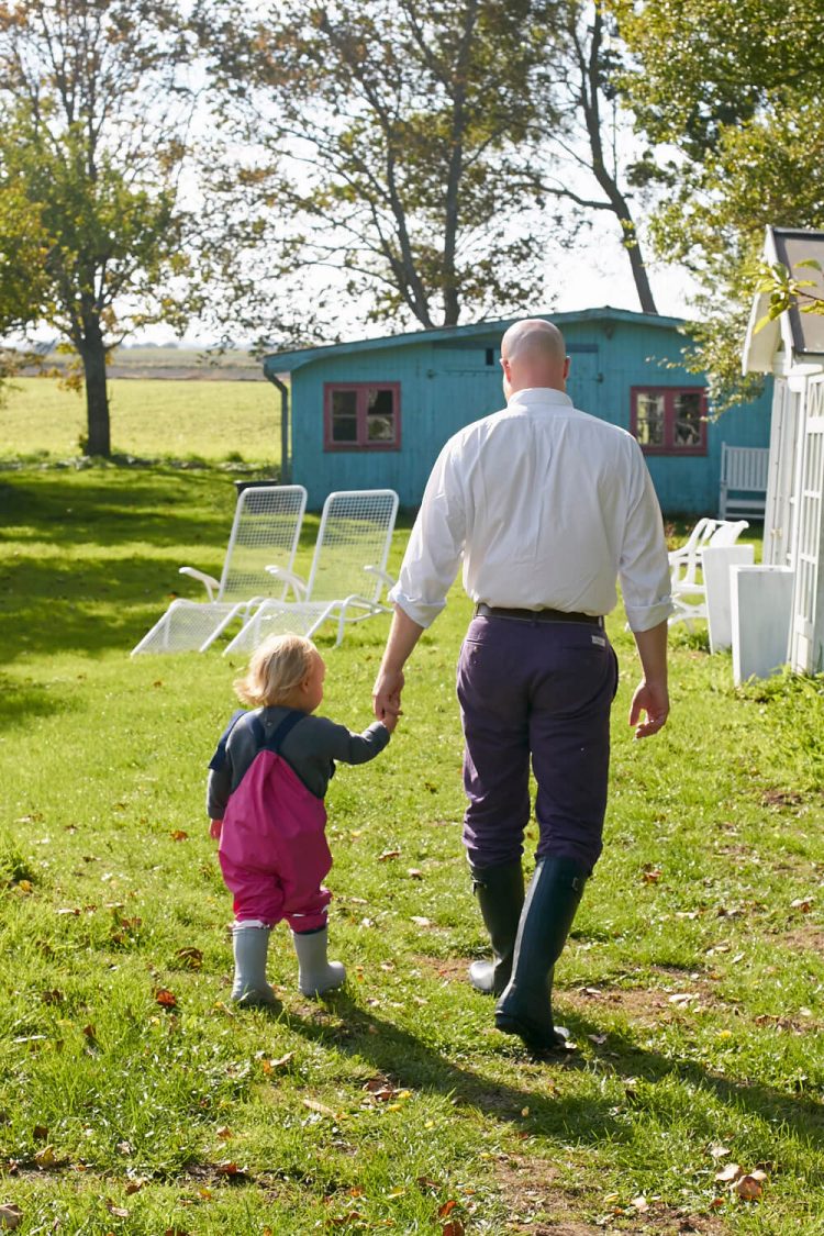 Was macht man wenn man 30 Apfelbäume im Garten stehen hat!? Richtig, Apfelsaft!