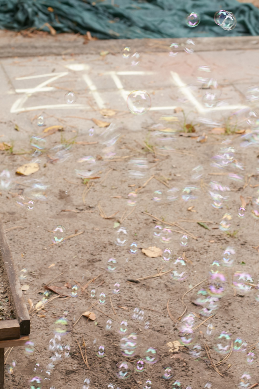 &Uuml;ber Stock und &uuml;ber Stein! Steckenpferde basteln und anschlie&szlig;end den Gel&auml;nde Parcours abreiten - Ein gelungener Kindergeburtstag! Auf Tastesheriff gibt's die Bauanleitung f&uuml;r die Pferde.