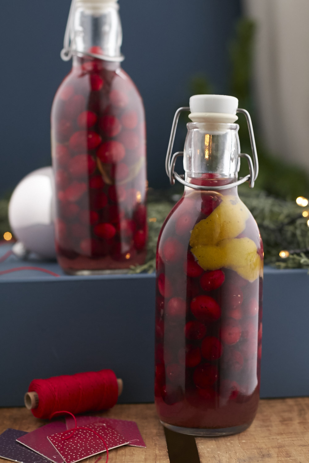 Ein tolles Mitbringsel in der Weihnachtszeit oder als kleines Geschenk aus der K&uuml;che - dieser Cranberry Vodka ist schnell angesetzt und dann super lecker!