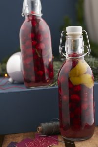 Selbstgemachter Cranberry Wodka - ein sch&ouml;nes Weihnachtsgeschenk aus der K&uuml;che 