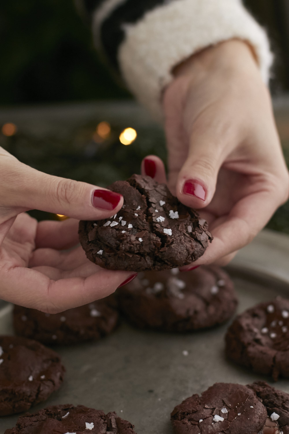 Softe Doppel-Chocolate Kekse mit Karamellkern und Salz Topping. So lecker - die sind ruckzuck weg.