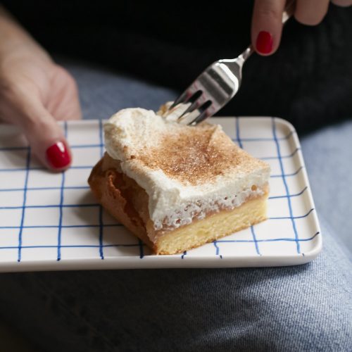 Apfel-Schmand-Blechkuchen - super schnell selbst gemacht. Und der Trick ist Apfelmus!