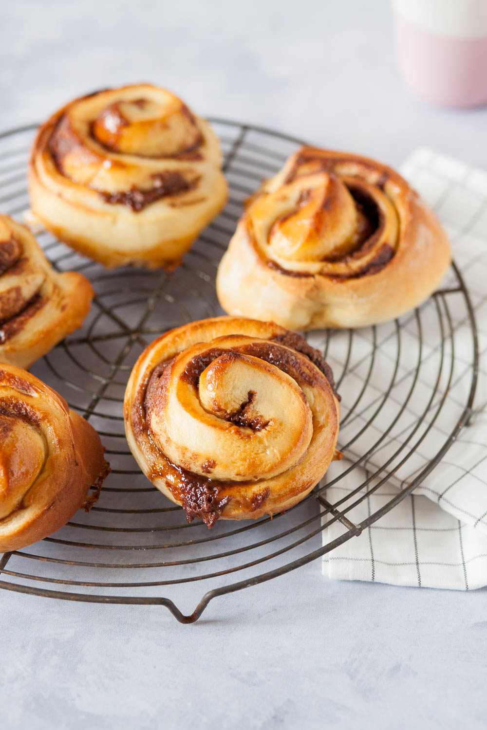 Schoko-Karamell-Schnecken aus Hefeteig. | tastesheriff