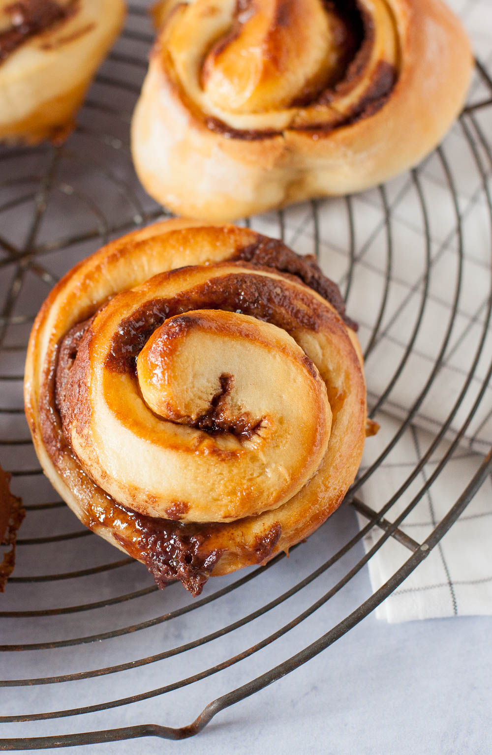 Schoko-Karamell-Schnecken aus Hefeteig. | tastesheriff