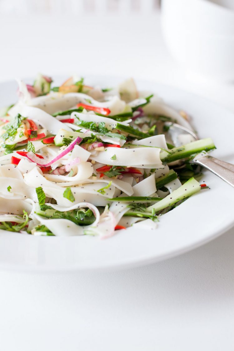 Ein super leckeres Reisnudelsalat Rezept auf dem Ottolenghi Buch.