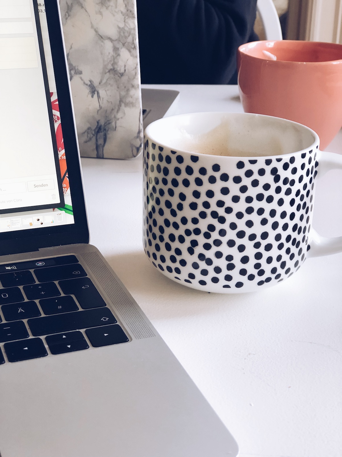 zwischen Schreibtisch, M&uuml;digkeit und &Uuml;bernachtungspartys - mein 12von12 am 12. April 2019