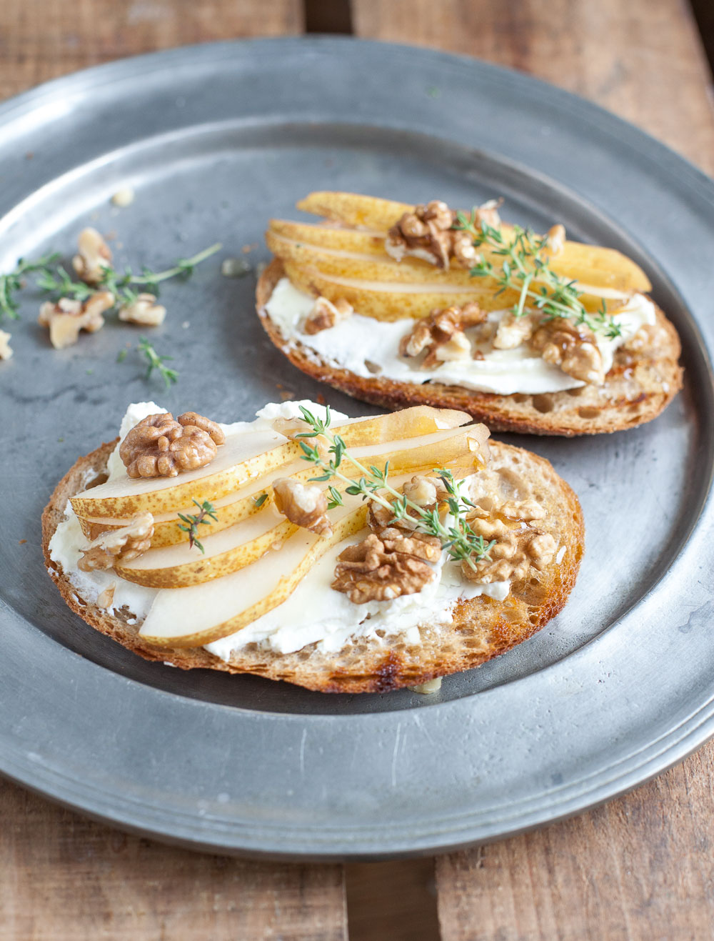 Es gibt Schnittchen Schneewittchen: Diese Mal leckere Schnittchen mit Ricotta, Birne und Waln&uuml;ssen - so lecker! Machmal sind belegte Brote oder ne Stulle alles was man gerade braucht!