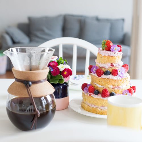 Dieses Jahr zu Ostern gibt es eine leckere Beerentorte und leckeren Kaffee für die Familie.