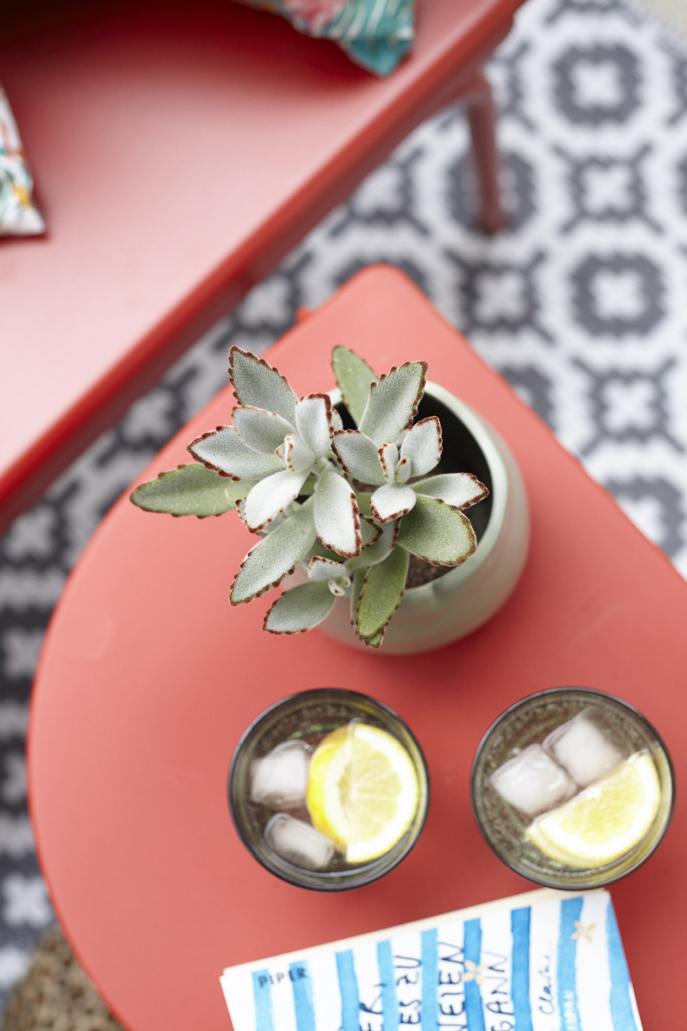 Die Outdoor-Saison ist er&ouml;ffnet! Ein Balkon-Umstyling mit Kalanchoe.