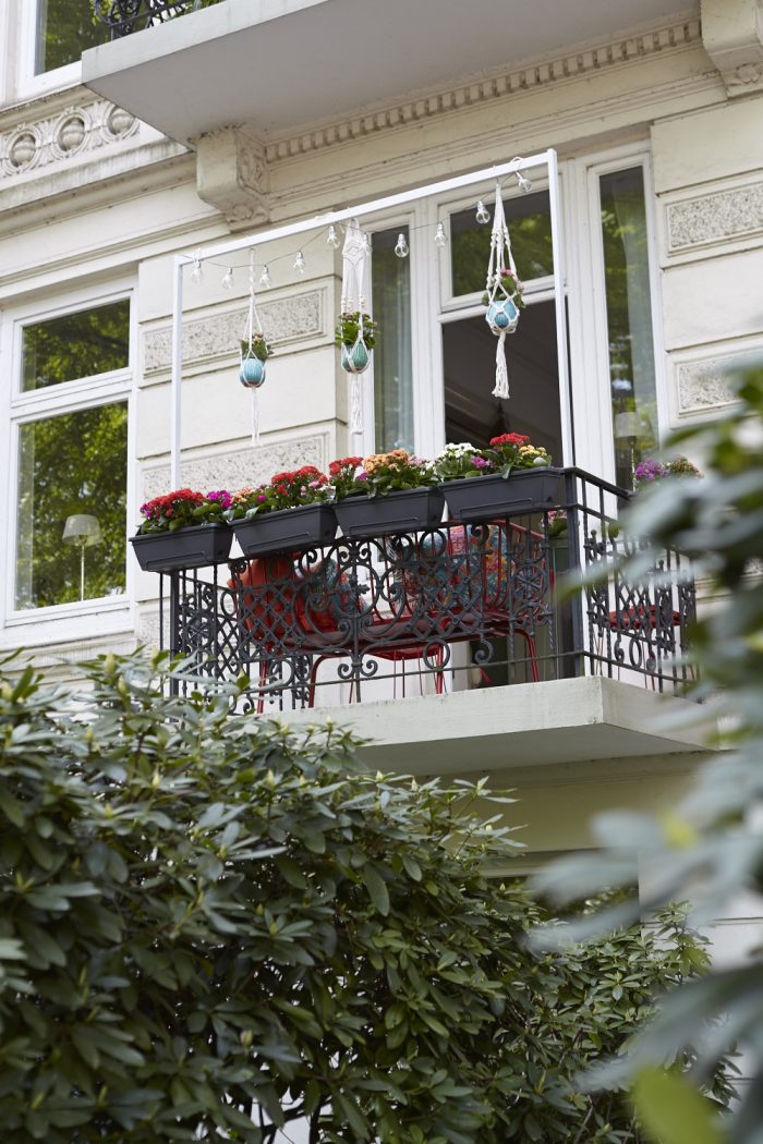 Mein bunter Balkon mit Verandaoptik – ein DIY f&uuml;r eine ganz einfache und g&uuml;nstige Balkonver&auml;nderung