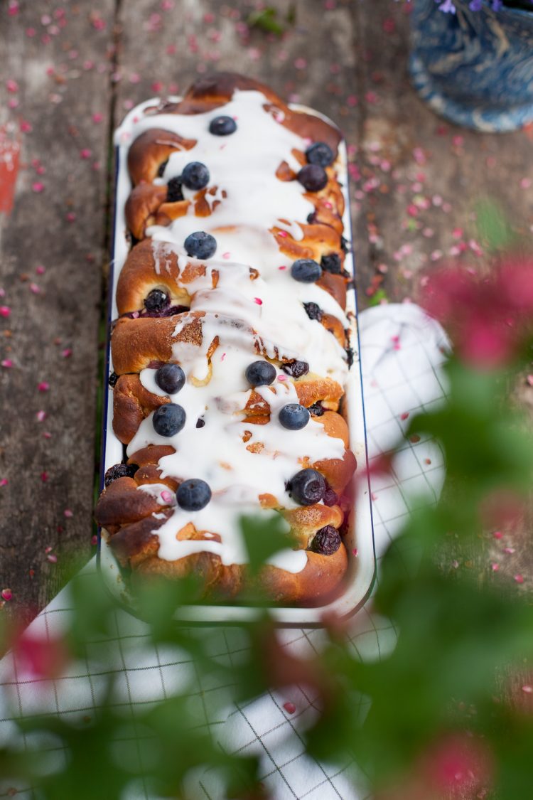 Saftiges Blaubeer-Zitronen-Zupfbrot