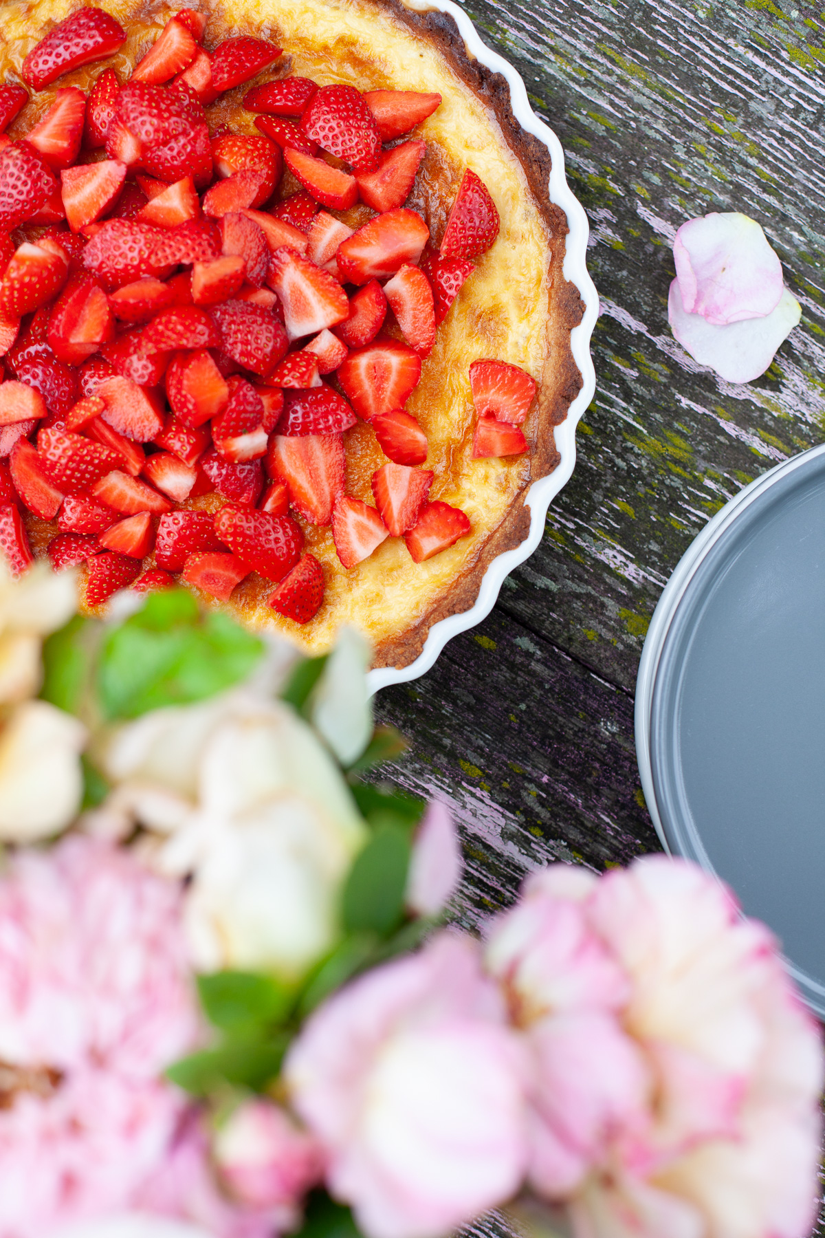 Griesstarte mit frischen Erdbeeren