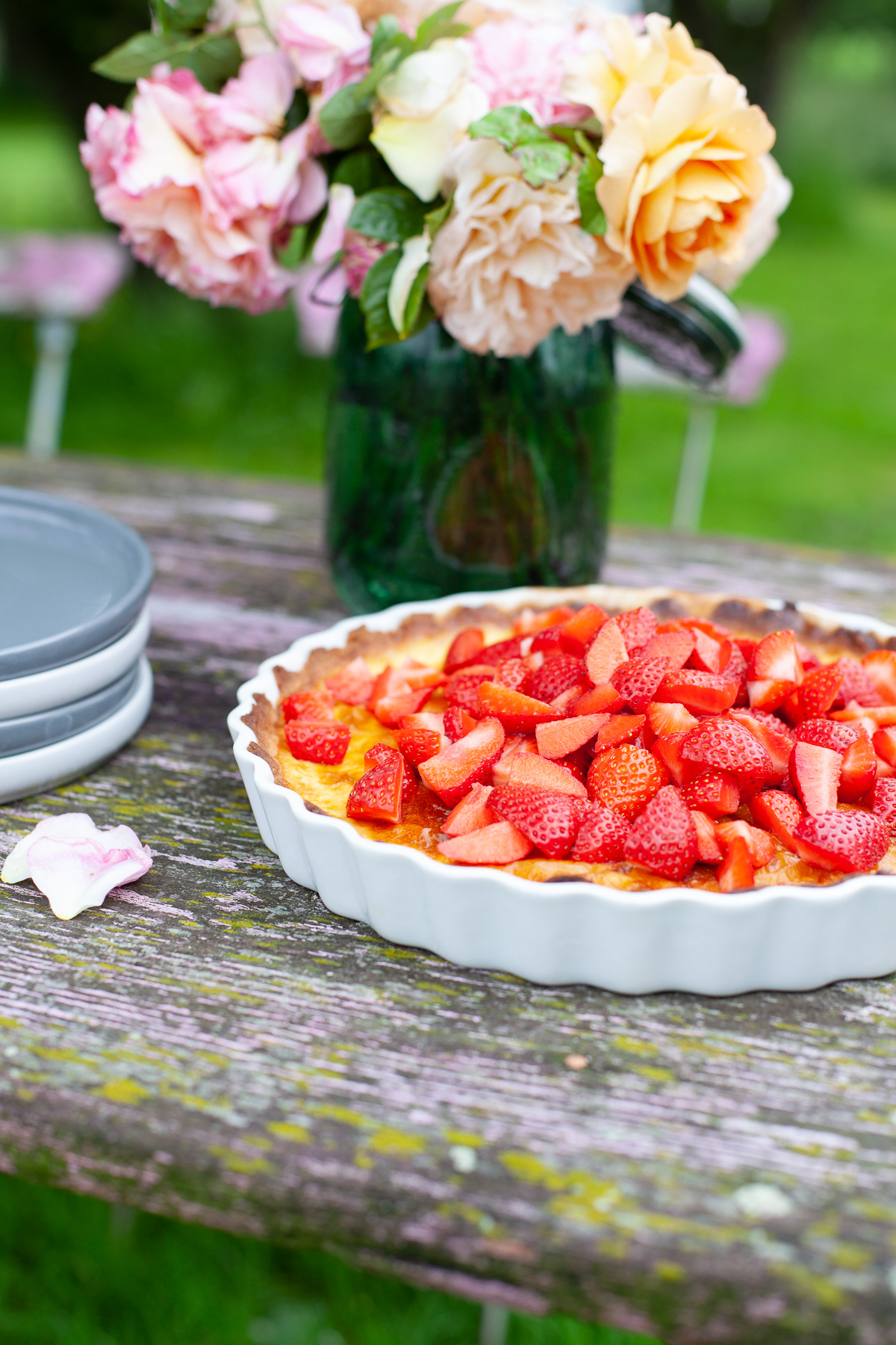 Griesstarte mit frischen Erdbeeren