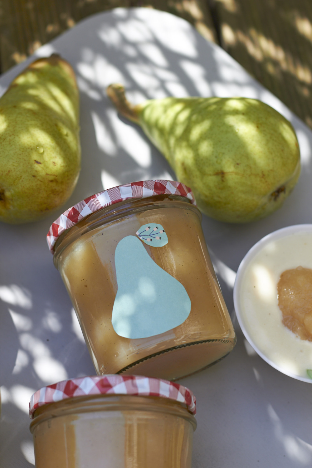 Selbst gemachtes Birnenmus - die beste Verwendung f&uuml;r die Birnen aus dem Garten! Einfach einkochen und dann verschenken - ein super Geschenk aus der K&uuml;che!