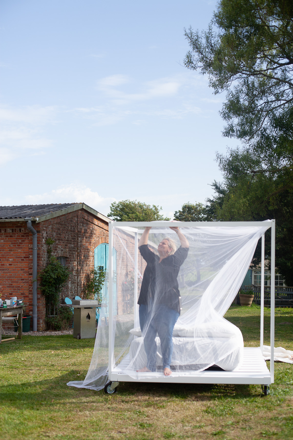 Unser selbstgebautes Gartenbett - ein Platz zum Wolken und Sterne gucken und f&uuml;r laue Sommern&auml;chte