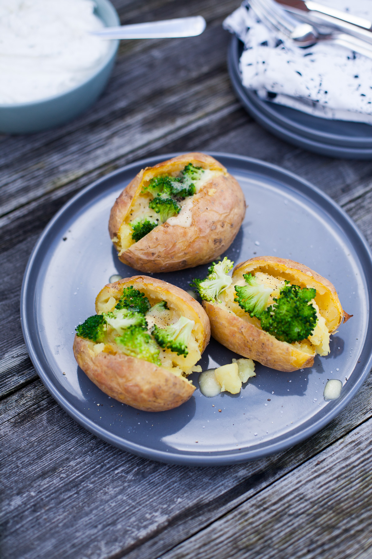 Wer hat mal wieder Lust auf gefüllte Ofenkartoffel? Auch bekannt als Kumpir ist dies das perfekte Mittagessen. Ein Rezept für baked potatoes findet ihr hier.