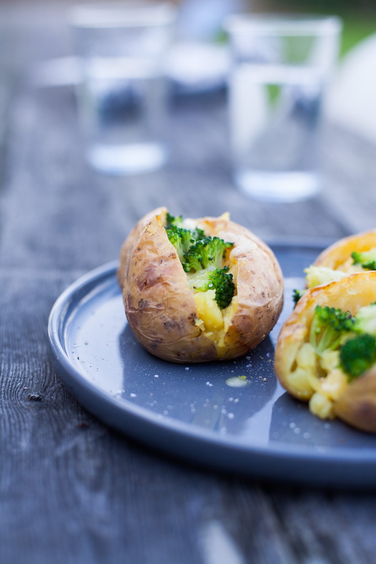 Wer hat mal wieder Lust auf gefüllte Ofenkartoffel? Auch bekannt als Kumpir ist dies das perfekte Mittagessen. Ein Rezept für baked potatoes findet ihr hier.