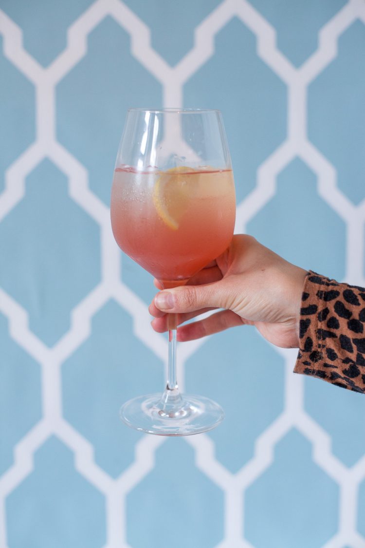 alkoholfreier Silvester Drink - Ein Mocktail für die ganze Familie - Rhabarber Squash