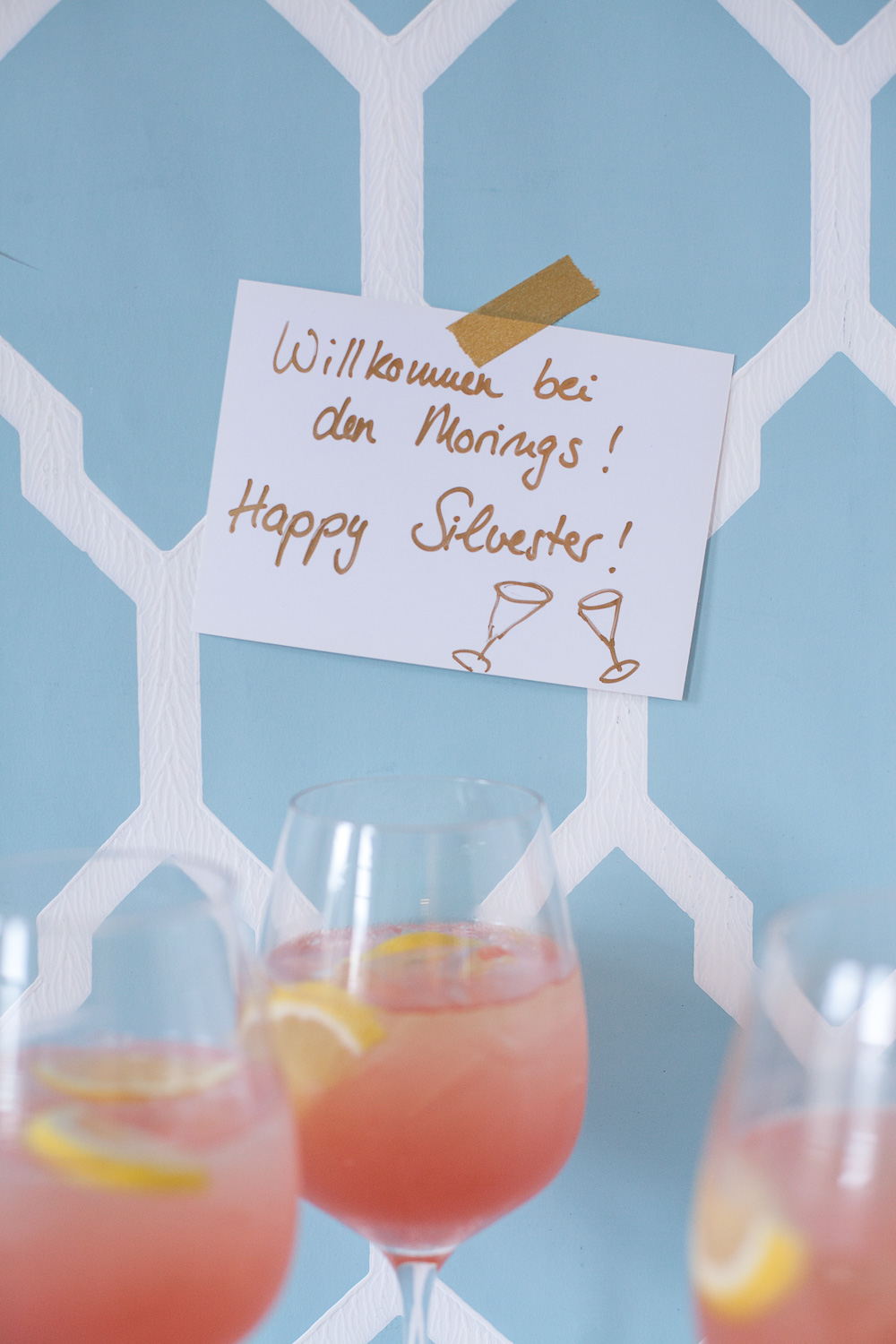 alkoholfreier Silvester Drink - Ein Mocktail für die ganze Familie - Rhabarber Squash
