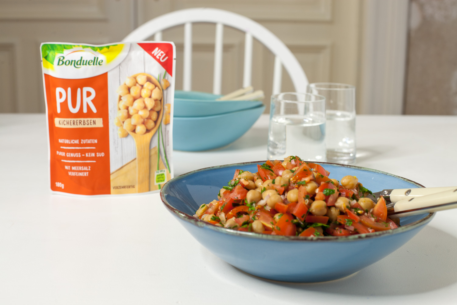 Schneller Kichererbsen-Tomaten-Salat mit Chimichurri