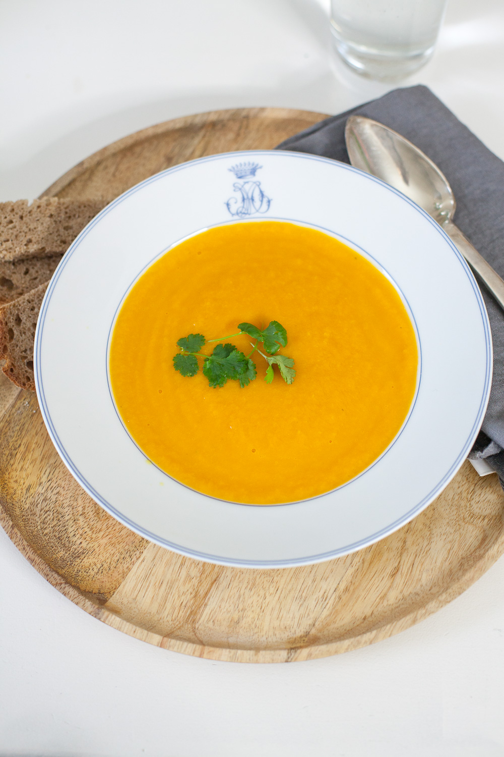 Eine schnelle, leckere Möhren-Apfel-Suppe für die kalten Wintertage.