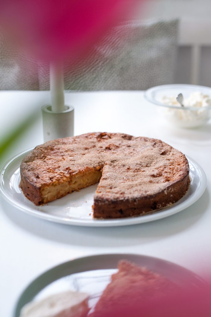 Apfel-Frischkäse-Kuchen mit Zimtkruste – der bringt uns über die nächsten Wochen
