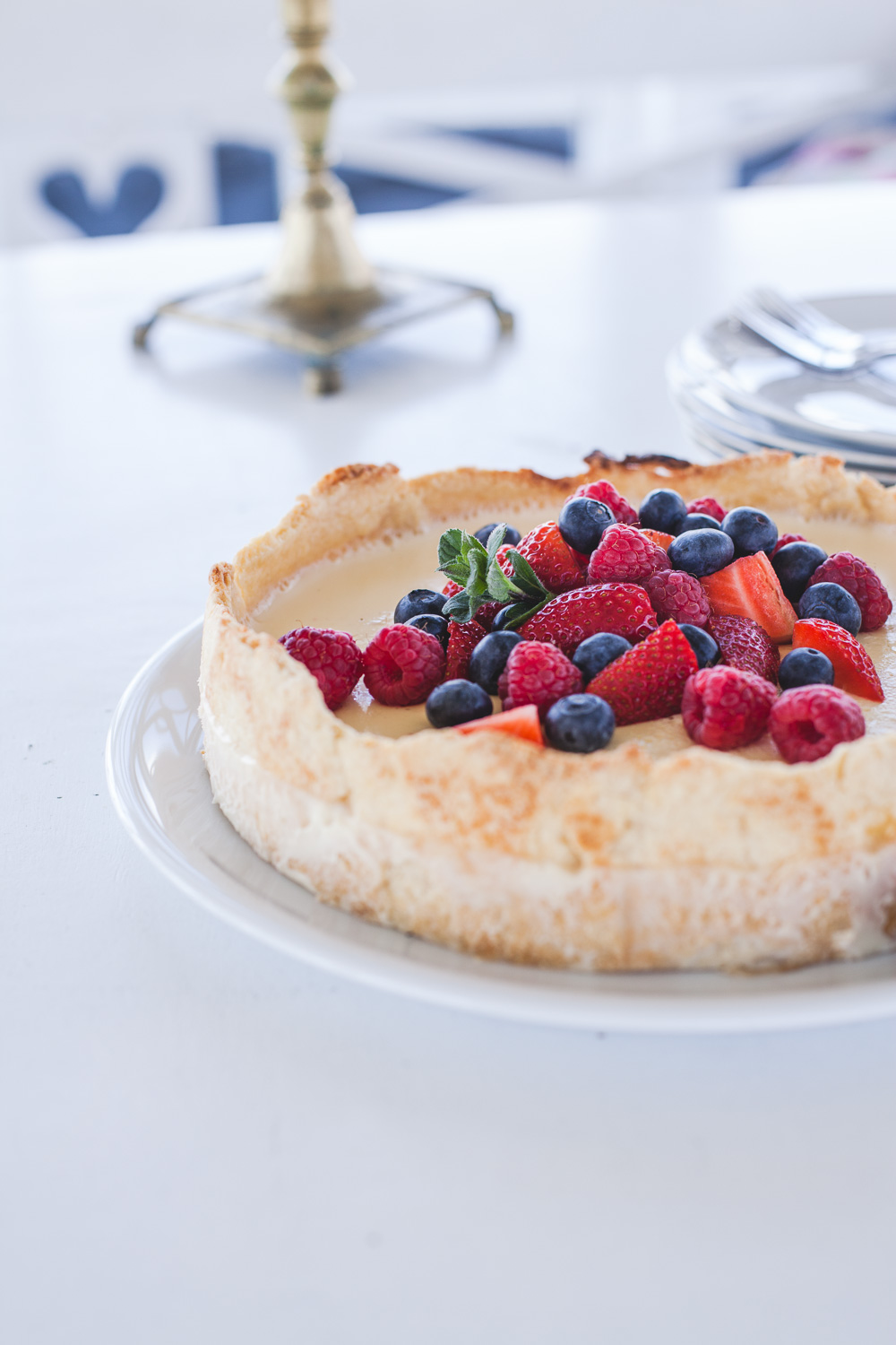 Panna Cotta zur Kaffeezeit als Kuchen statt als Dessert! Er ist so lecker, ganz einfach in der Zubereitung und getopped mit frischen Beeren ein echter Hingucker