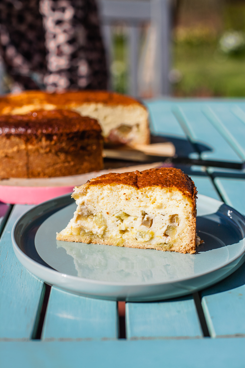 Rezept für einen Rhabarberkuchen der mich sofort geschmacklich nach Sylt bringt. In Nielsens Kaffeegarten im Speziellen. Begebt Euch mit mir auf eine kulinarische Reise.