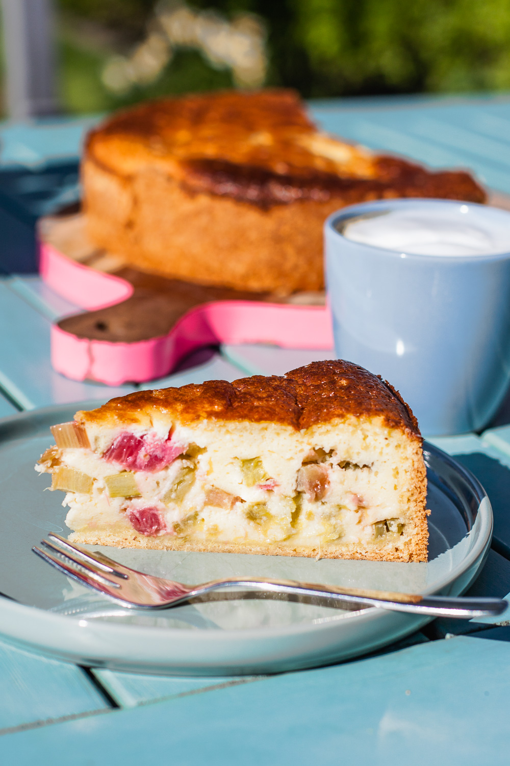 Rezept für einen Rhabarberkuchen der mich sofort geschmacklich nach Sylt bringt. In Nielsens Kaffeegarten im Speziellen. Begebt Euch mit mir auf eine kulinarische Reise.