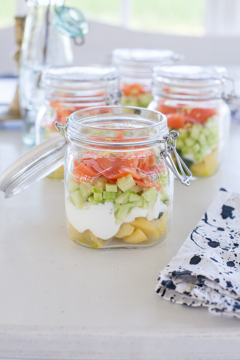 Kartoffel Schichtsalat mit Lachs im Glas | tastesheriff
