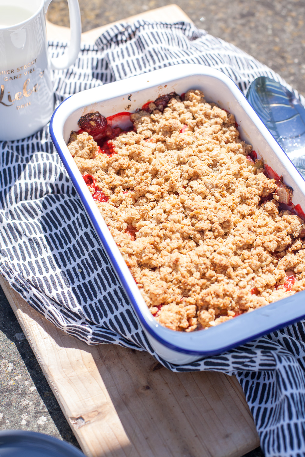 Rhabarber-Erdbeer-Crumble – noch schnell bevor die Rhabarber Saison zu ...