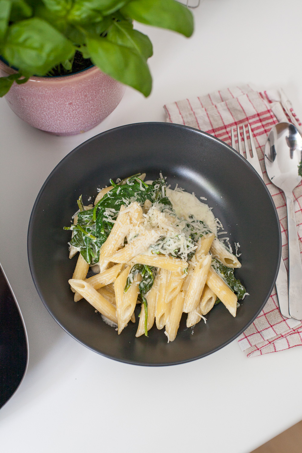 Penne mit Ziegenfrischkase und Spinatsosse aus der neuen Bosch Cookit