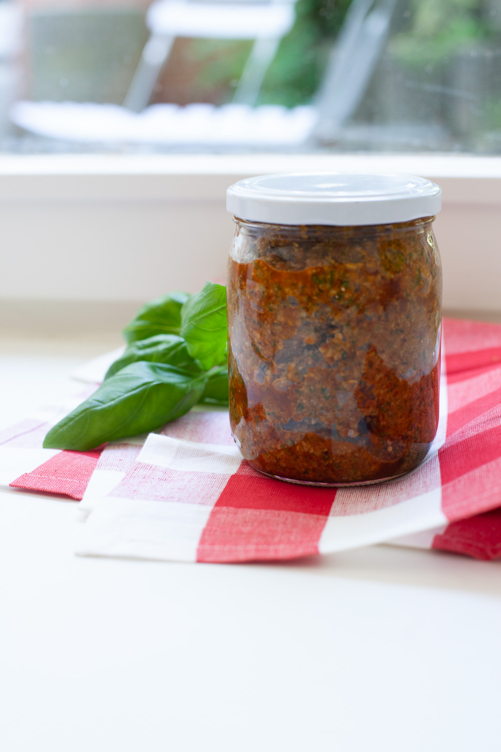 Pesto Rosso mit Oliven aus dem Bosch Cookit (Werbung)