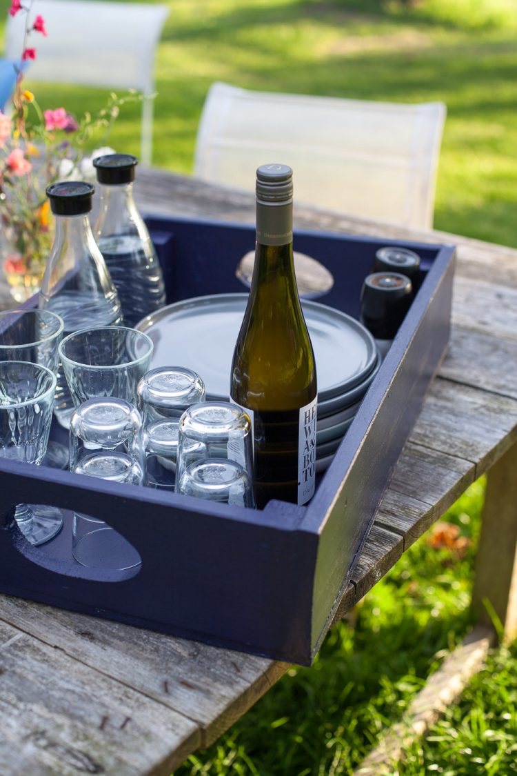 Die Anleitung zu einem schönen Gartentablett für das nächste Gartendinner