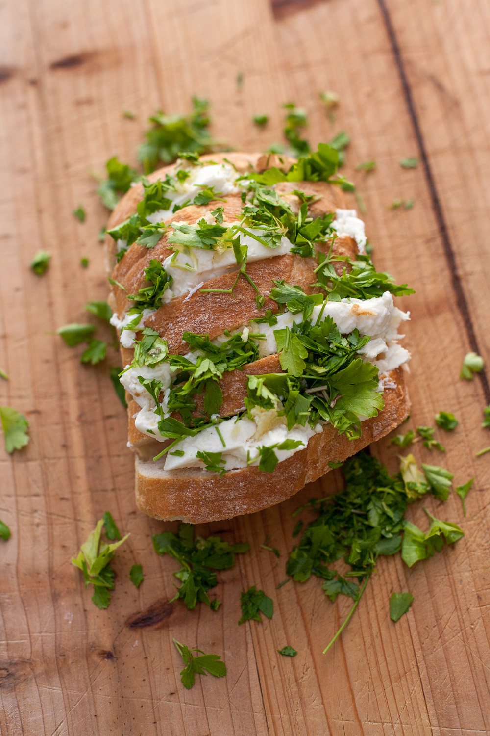 Knusprig gefülltes Brot 