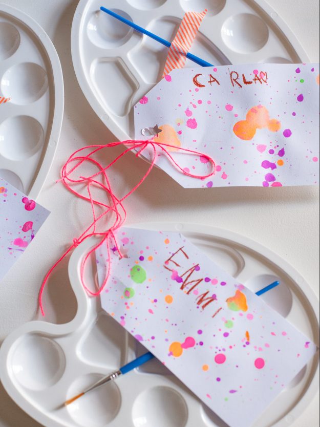 Hübsche DIY Geburtstagseinladungen zum Motto Kunst - Wir laden zu einem Kunst Kindergeburtstag ein und dem Motto entsprechend müssen natürlich auch die Einladungen gestaltet sein.