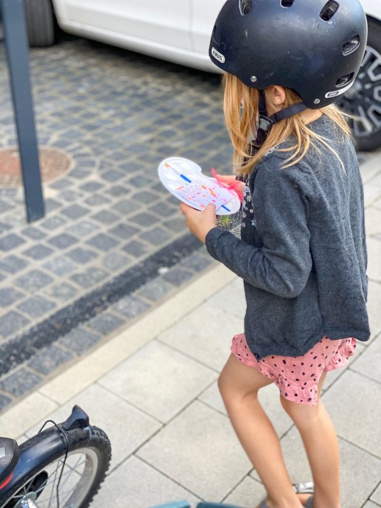 Hübsche DIY Geburtstagseinladungen zum Motto Kunst