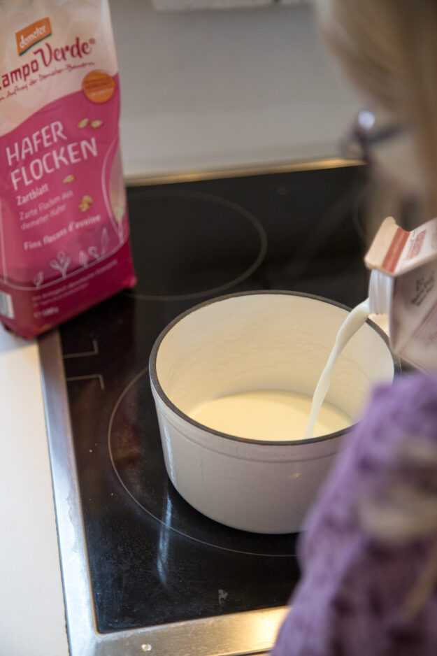 Ein festliches und weihnachtliches Familienfrühstück geht auch mit Müsli - warum Brötchen auftischen wenn alle lieber Müsli essen? Happy Sonntagsfrühstück!