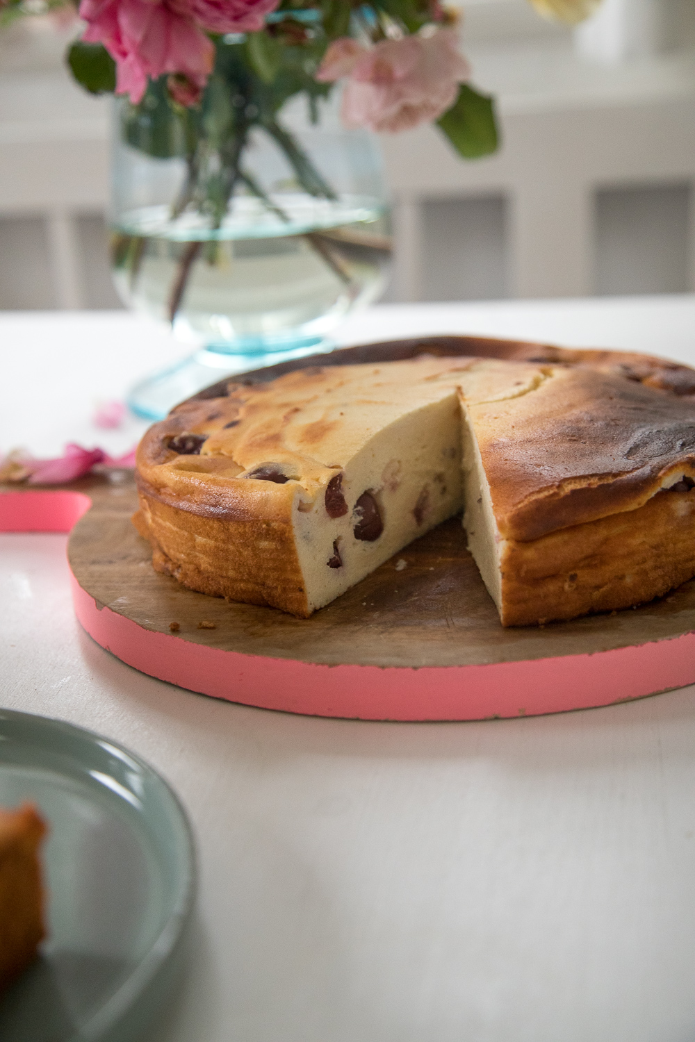 Frischen Quarkkuchen mit Kirschen gebacken von der Kleinen - für alle, die Käsekuchen lieben.